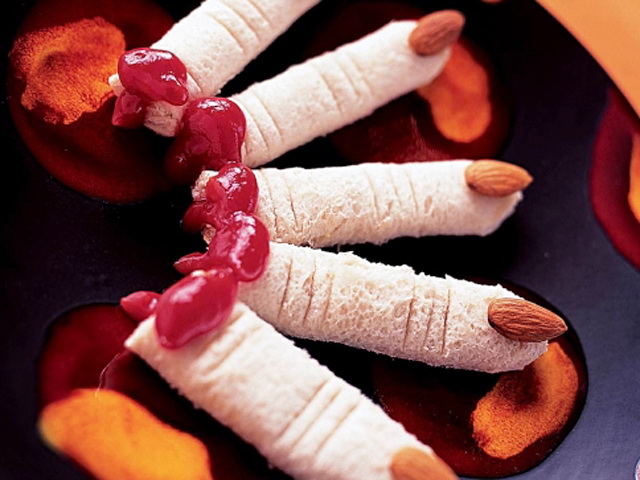 wicked-witchs-finger-sandwiches-make-easy-halloween-treat-appetizer-recipes