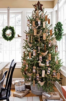 47841-christmas-tree-with-hanging-wreaths